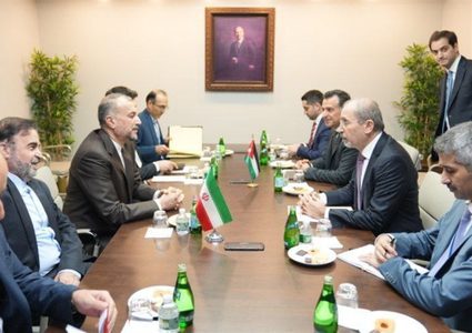 وزير الخارجية الأردني يلتقي نظيره الإيراني