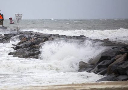العاصفة "أوفيليا" تضرب إقليم الأطلسي الأوسط في الولايات المتحدة