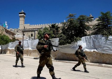 مدير أوقاف الخليل يستنكر اقتحام قوات الاحتلال الحرم الإبراهيمي