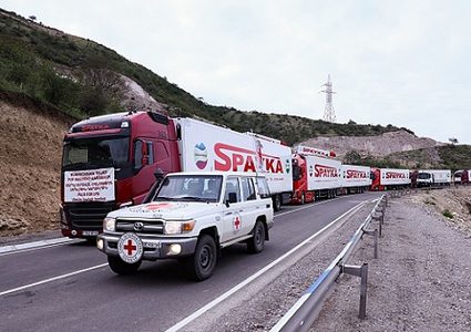 أذربيجان تعرض أسلحة صادرتها من الانفصاليين والأرمن يبدأون سحب قواتهم