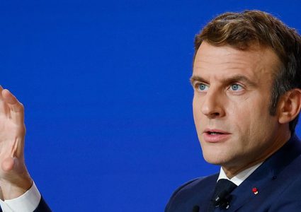 ماكرون يعلن إنهاء التعاون العسكري مع النيجر