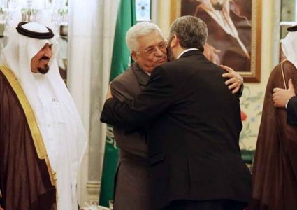 وفد سعودي يزور الأراضي الفلسطينية لأول مرة للقاء الرئيس عباس