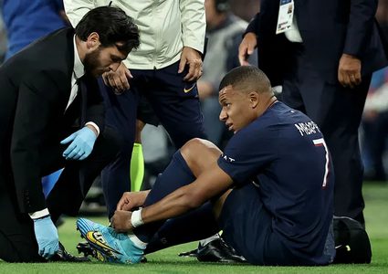 مدرب سان جرمان يكشف تفاصيل إصابة مبابي في الكلاسيكو