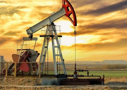 أسعار النفط ترتفع وسط توقعات بشح الإمدادات