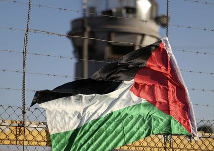 نادي الأسير يكرم والدة شهيد الحركة الأسيرة ياسر الحمدوني