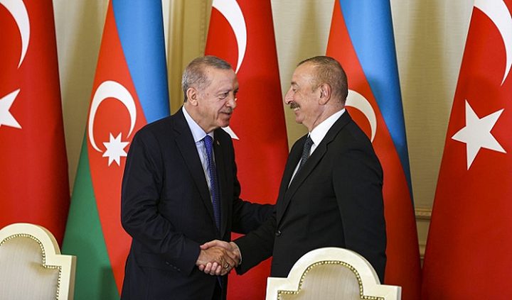 أردوغان سيلتقي برئيس أذربيجان مع فرار آلاف الأرمن من قرة باغ