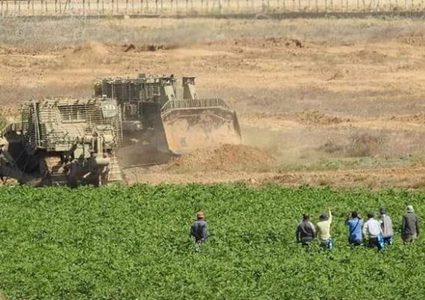 الاحتلال يستهدف أراضي المزارعين شرق خانيونس