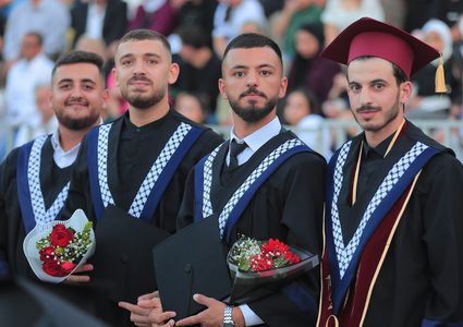 طلبة النجاح يحصدون ثمار تعبهم .. ويشقون طريقهم نحو الحياة المهنية