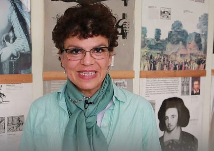 د. فرانسس حصو ضيفة مساق الأدب الأمريكي تشارك كتابها وتجاربها مع الطلبة