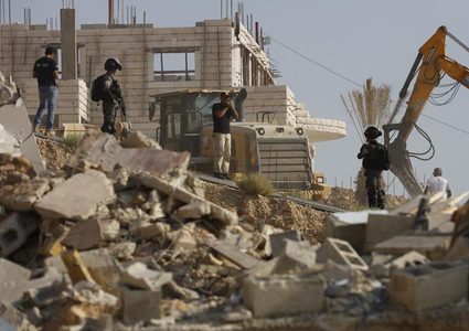 الاحتلال يهدم منزلا و"بركسا" في أريحا