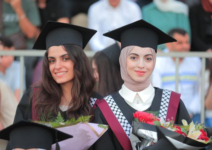 جامعة النجاح الوطنية تحتفل بتخريج طلبة الفصل الصيفي من الفوج الثالث والأربعين