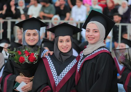 جامعة النجاح الوطنية تحتفل بتخريج طلبة الفصل الصيفي من الفوج الثالث والأربعين