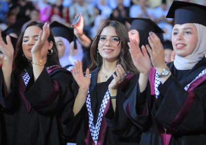 جامعة النجاح الوطنية تحتفل بتخريج طلبة الفصل الصيفي من الفوج الثالث والأربعين