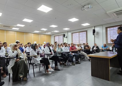 الدكتور سائد زيود يلقي محاضرة علمية حول البرتوكولات الحديثة لمعالجة التسميم