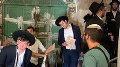 مستوطنون يغلقون الشارع الرابط بين القدس ورام الله