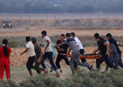 إصابة مواطن بالرصاص وآخرين بالاختناق في قمع الاحتلال مسيرات سلمية شرق غزة