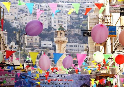 طقوس خاصة و إرث ديني عريق في مدينة نابلس احتفالاً بذكرى المولد النبوي الشريف