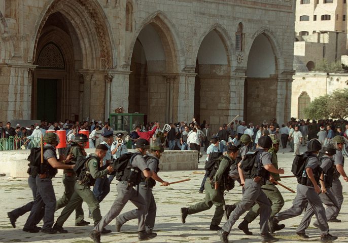 23 عاما على اندلاع انتفاضة الاقصى