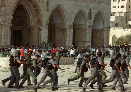 23 عاما على اندلاع انتفاضة الاقصى