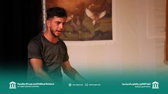 الطالب ضياء الصيرفي من كلية القانون والعلوم السياسية يؤدي دورا مسرحياً