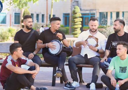 طلبة جامعة النجاح ينشدون في حب الرسول في ذكرى المولد النبوي