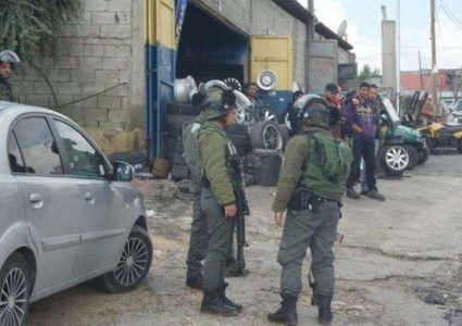 الاحتلال يقتحم بلدة كفر الديك برفقة جرافة عسكرية