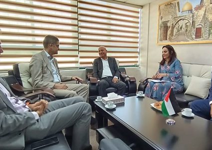 أبو هولي يبحث مع ممثل ألمانيا أوضاع المخيمات وأزمة الأونروا المالية