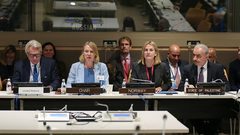 "اجتماع المانحين" يطالب اسرائيل بوقف إجراءتها التعسفية ضد الفلسطينيين