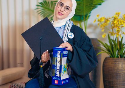 مستشفى بيلينسون تُعين خريجة جامعة النجاح أبرار الجمل بمنصب دكتور صيدلي