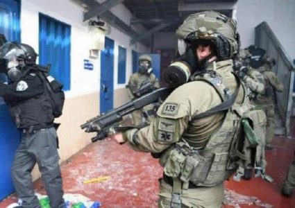 قوات القمع تقتحم قسم (5) في سجن ريمون وتغلق الاقسام