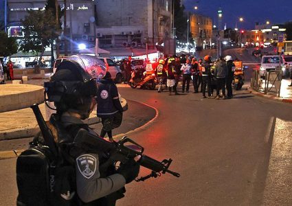 الاحتلال يصيب شابين ويعتقلهما في مدينة البيرة