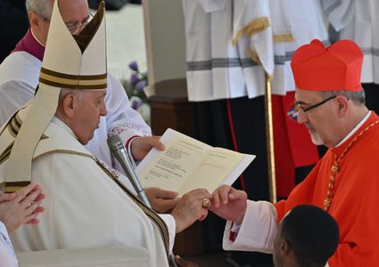 البابا فرنسيس يمنح بطريرك القدس للاتين الرتبة الكارديناليّة