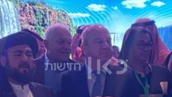 وزير السياحة السوري يعترض على تصوير نظيره الإسرائيلي خلسة إلى جانبه في السعودية