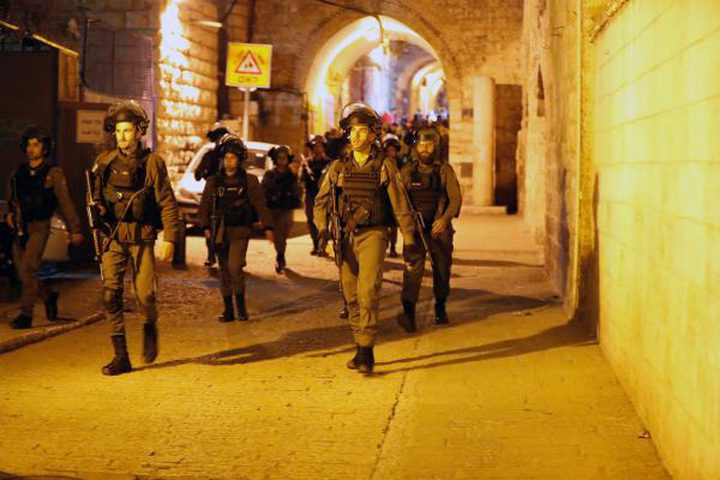 الاحتلال يعتقل مواطنين مقدسيين