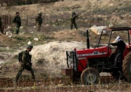 الاحتلال يعتقل مُسنا ويستولي على جراره الزراعي في دير استيا