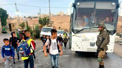 الاحتلال يعيق وصول المعلمين والطلبة إلى 27 مدرسة شرق يطا