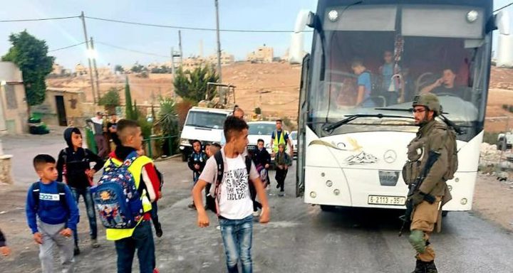 الاحتلال يعيق وصول المعلمين والطلبة إلى 27 مدرسة شرق يطا