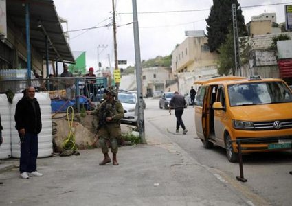 الاحتلال يغلق المحلات التجارية في حوارة