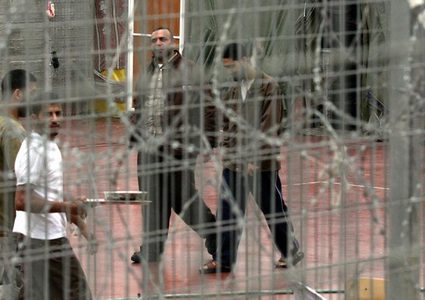 مركز حقوقي: 1319 معتقلا إداريا في سجون الاحتلال الإسرائيلي