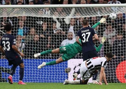 نيوكاسل يسحق باريس سان جيرمان 4-1 في دوري أبطال أوروبا