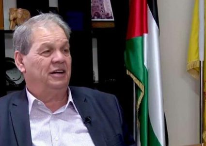 فتوح يطلع القنصل البريطاني على انتهاكات الاحتلال بحق الشعب الفلسطيني