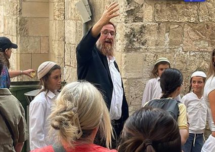 الإضراب الشامل يعم مدينة طولكرم حداداً على شهداء اليوم