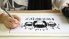 من أعمال الطلبة في مساق مبادئ الحفر والطباعة في كلية الفنون الجميلة