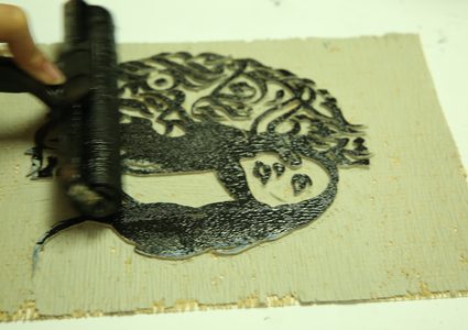 من أعمال الطلبة في مساق مبادئ الحفر والطباعة في كلية الفنون الجميلة