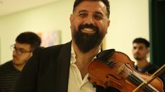 مقطوعة موسيقية من عزف أستاذ الموسيقى في كلية الفنون الجميلة محمود رشدان