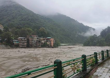 قتلى وعشرات المفقودين بفيضان بحيرة جليدية في الهند