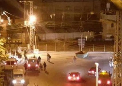 مستوطنون يهاجمون المواطنين في بلدة حوارة