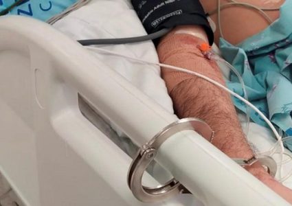 نقل 3 أسرى مصابين إلى “عيادة سجن الرملة ”