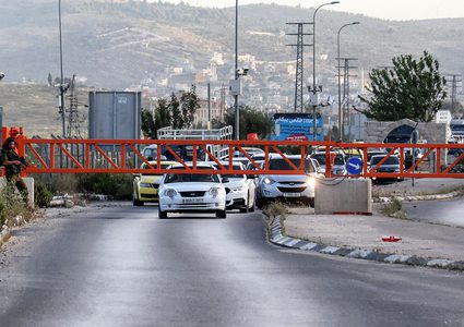 الاحتلال يغلق حاجز زعترة ومداخل حوارة