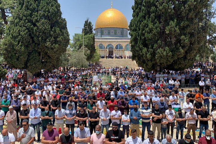 ٥٠ الفا يؤدون صلاة الجمعة في المسجد الأقصى